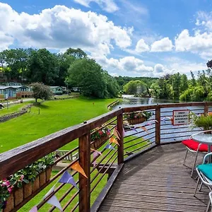 Leylandii 2 Bed In Picturesque Town. Apartment